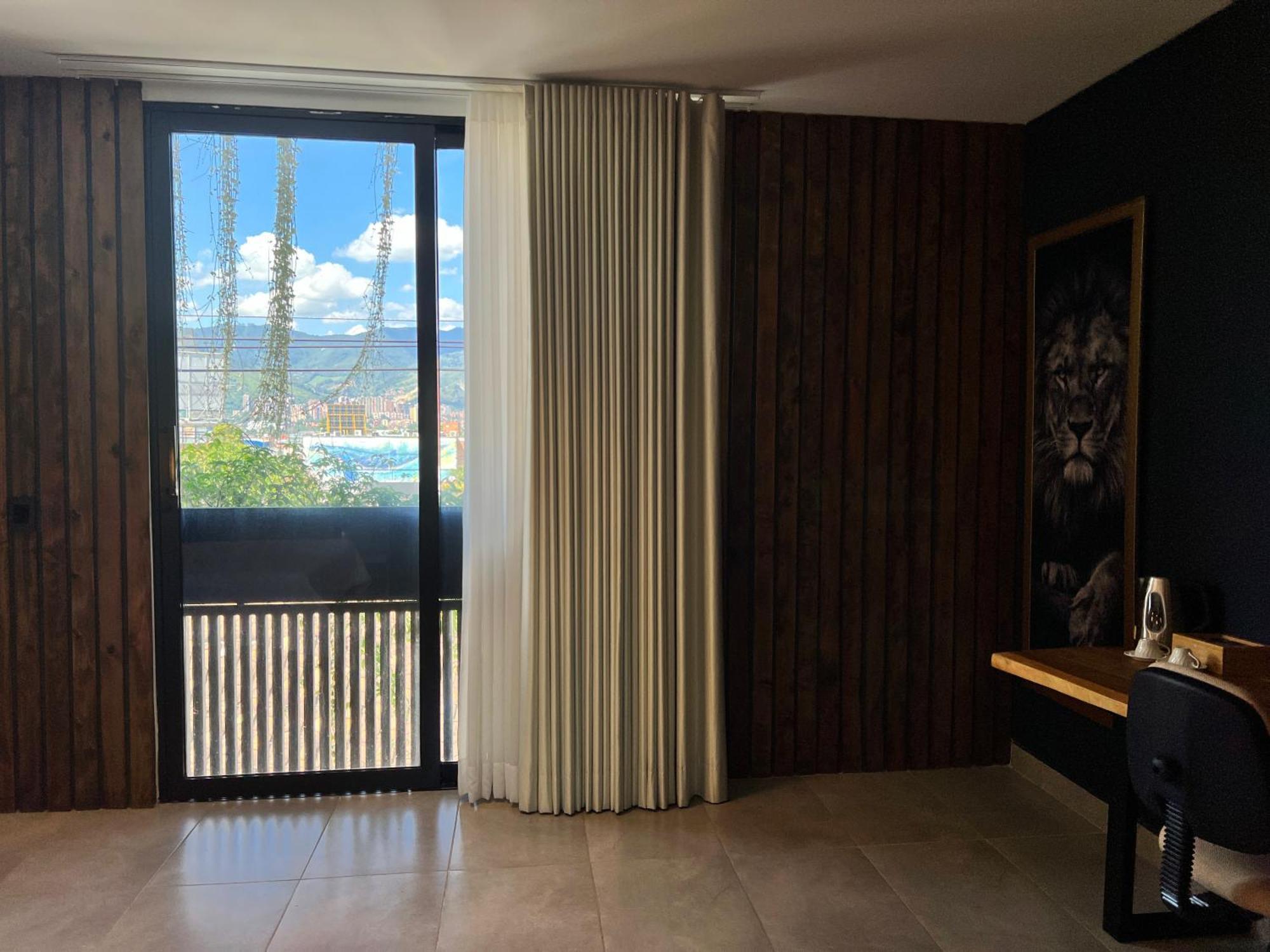 Zelva Poblado 4*